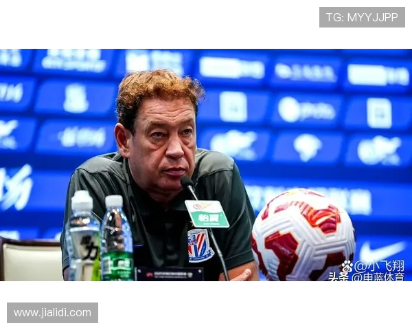 申花翻译周欣更衣室拍桌怒吼 全队誓言战斗到底